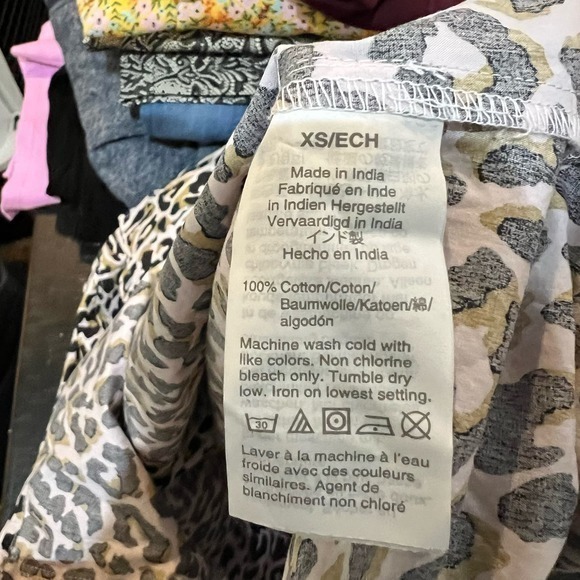 J. Crew Womens XS Leopard Print Button Down Shirt 100% Cotton Long Sleeve‎ Top - Picture 3 of 4